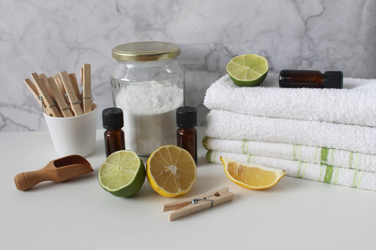 Nuestras abuelas utilizaban productos sencillos, económicos y muy caseros y dejaban sus casas como los chorros del oro. 
¿Quieres limpiar como lo hacía tu abuela?
#trucos #trucoslimpieza #tipslimpieza
cutt.ly/NA7hZAo