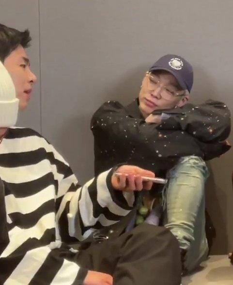 chunheeyaa's tweet photo. Bobby is so whipped when it's come to Junhoe 😭😭 https://t.co/N8rJTRP0ww