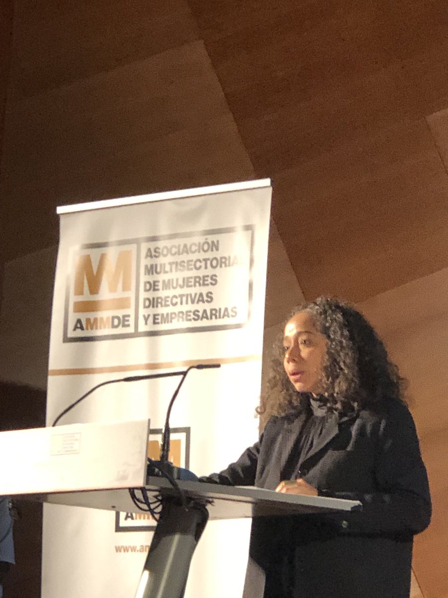 angela_demiguel's tweet photo. La embajadora de EEUU, interviene en las II Jornada Mujer y #Conpliance dentro de los actos de celebración del mes de la igualdad de las #mujeres. Abogada de Derechos Civiles y experta en Compliance, mujer y embajadora. Emigrante de República Dominicana.
@AMMDE_ https://t.co/1T1tRk2mOe