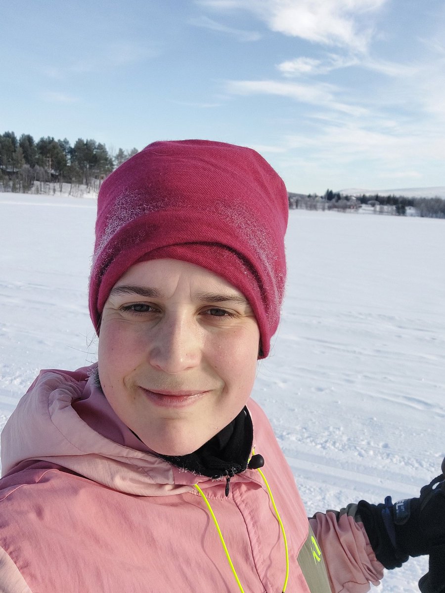 ASilvola's tweet photo. Aamulenkki näissä upeissa ja rakkaissa maisemissa sujui mukavasti tohtorikoulutuksen kehittämistyöryhmän kokousta kuunnellen. #distancework #ylläs #unioulu https://t.co/AKM2TEUZX8