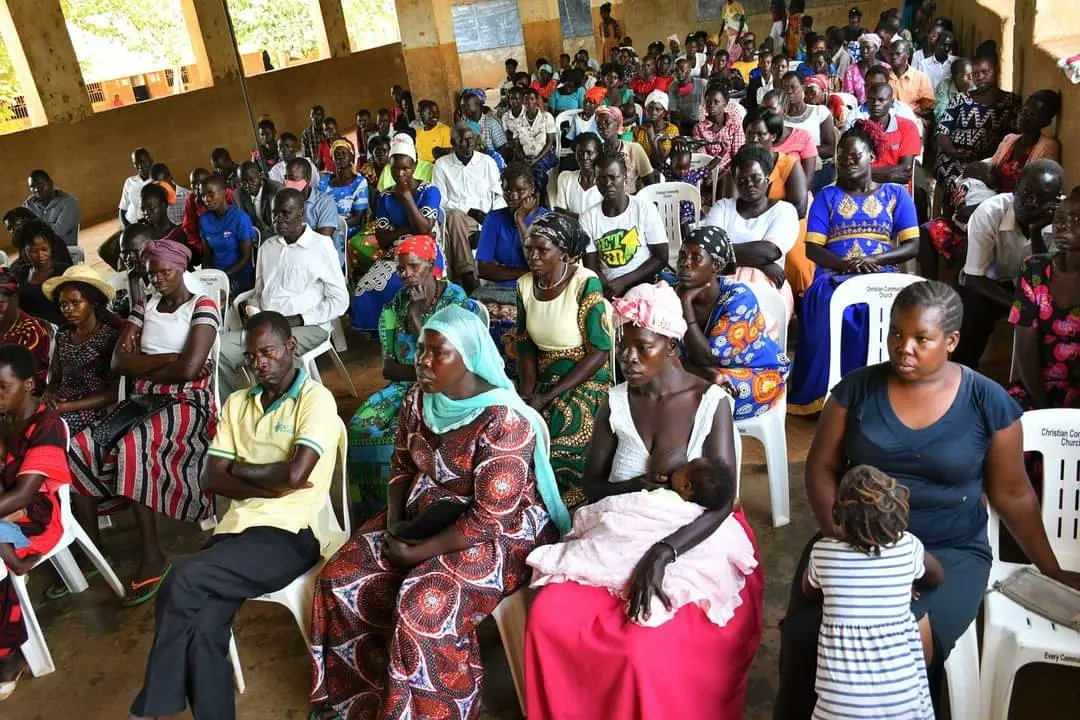 IGFUganda's tweet photo. Engaging parents/guardians in the education of their children is an important aspect of improving completion rates and performance. 
#igflove #igfchangingchildrensworlds #education #success #parents #partnership #primaryeducation #performance https://t.co/SArpERnLRV