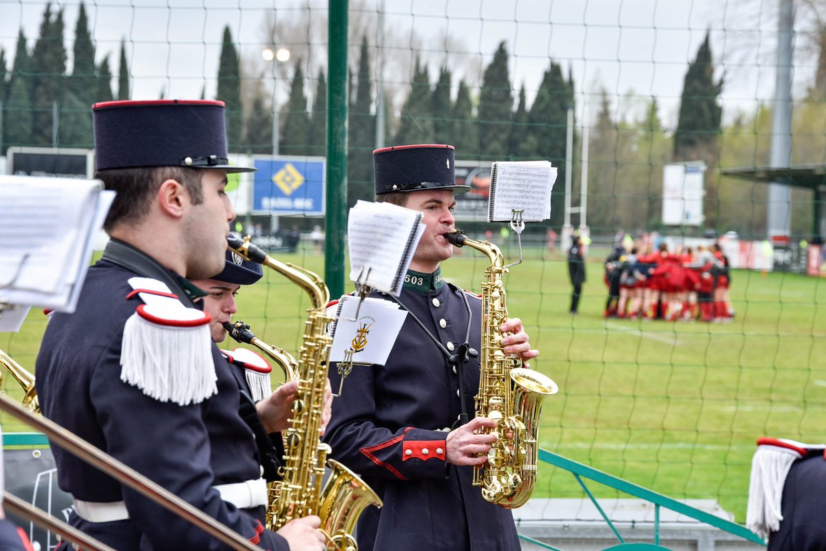 COM6BLB's tweet photo. 13 mars 2022, une journée de communion entre monde militaire et de l’ovalie.
Le public du stade Kaufman a pu profiter du match Nîmes/Pamiers dans un environnement guerrier, avec la présentation des matériels des #2REI, #1REG, #503RT et #4RMAt, ainsi que d’animations militaires. https://t.co/KCgobUcbue