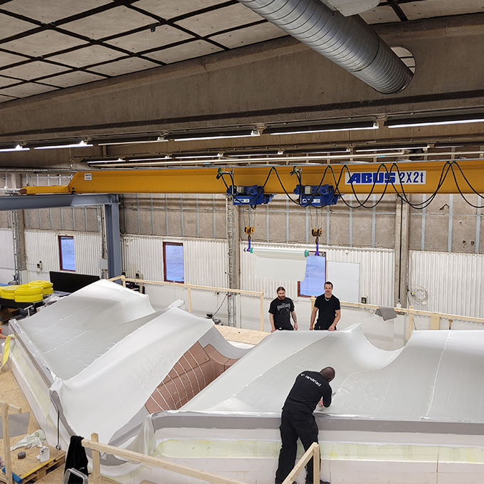 MinestoAB's tweet photo. Wings in the making! The D4 (100kW) wing is 4.9m wide and just got its fresh coat of yellow. Next up is the wing of our utility-scale D12 (1.2MW) and the 12m laminating tool is braced for some serious work. https://t.co/pY6OM0TlbC