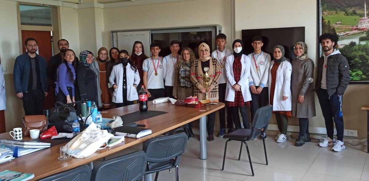 Tenis il birincisi olup Mersin'de yapılacak olan bölge şampiyonasında ilimizi temsil edecek öğrencilerimizle başarılarından dolayı kutlama yaptık 🎉
@SinanATES_63 <a href="/Hilvan_MEM/">Hilvan İlçe Milli Eğitim Müdürlüğü</a> <a href="/melikecakir_akr/">Melike Çakır</a>