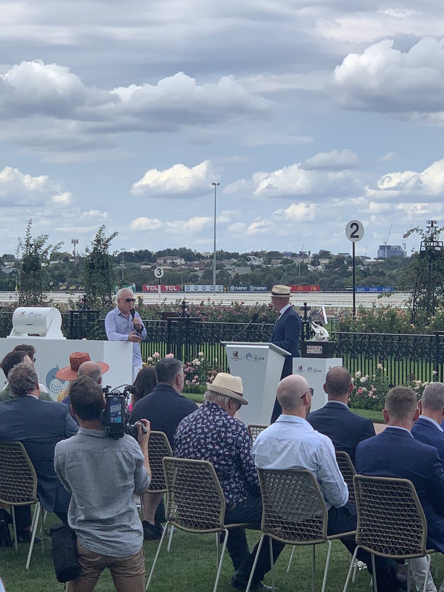 1000giggles's tweet photo. Congrats to all involved today #ASM #2022 #BarrierDraw @RacingVictoria #Team @FlemingtonVRC @racing @JaseRicho 🎙@TamminSursok #GoodLuckToAllOwnersConnections On Saturday 🐎⭐️👌@allstarmile https://t.co/4KfipOLTka