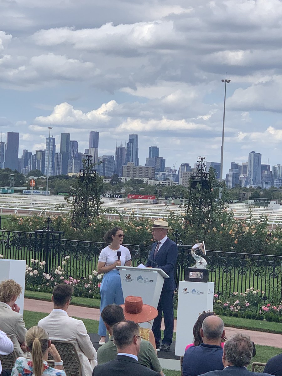 1000giggles's tweet photo. Congrats to all involved today #ASM #2022 #BarrierDraw @RacingVictoria #Team @FlemingtonVRC @racing @JaseRicho 🎙@TamminSursok #GoodLuckToAllOwnersConnections On Saturday 🐎⭐️👌@allstarmile https://t.co/4KfipOLTka