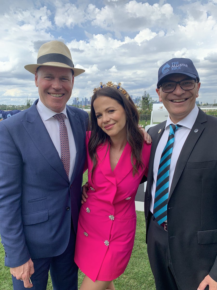 1000giggles's tweet photo. Congrats to all involved today #ASM #2022 #BarrierDraw @RacingVictoria #Team @FlemingtonVRC @racing @JaseRicho 🎙@TamminSursok #GoodLuckToAllOwnersConnections On Saturday 🐎⭐️👌@allstarmile https://t.co/4KfipOLTka