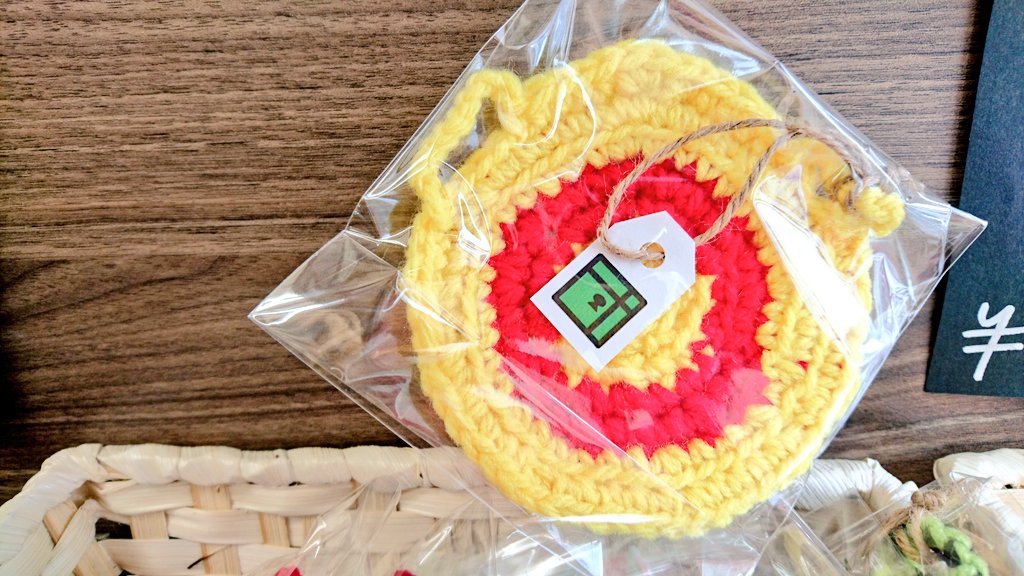 BBdanBox's tweet photo. こんにちは☀️

約一年前の #BB団の箱 の画像を発見👀✨

①おまけのデザート付ランチ（給食）🍽️
おいしかったなー😋

②メンバーさん作のお弁当帯のデザイン🎨
その後、季節限定帯からレギュラー帯になりました👏

③販売グッズをラッピングしてみた🎁

④スタッフによ��シールを使ったいたずら😁 https://t.co/OECYtXrl6h