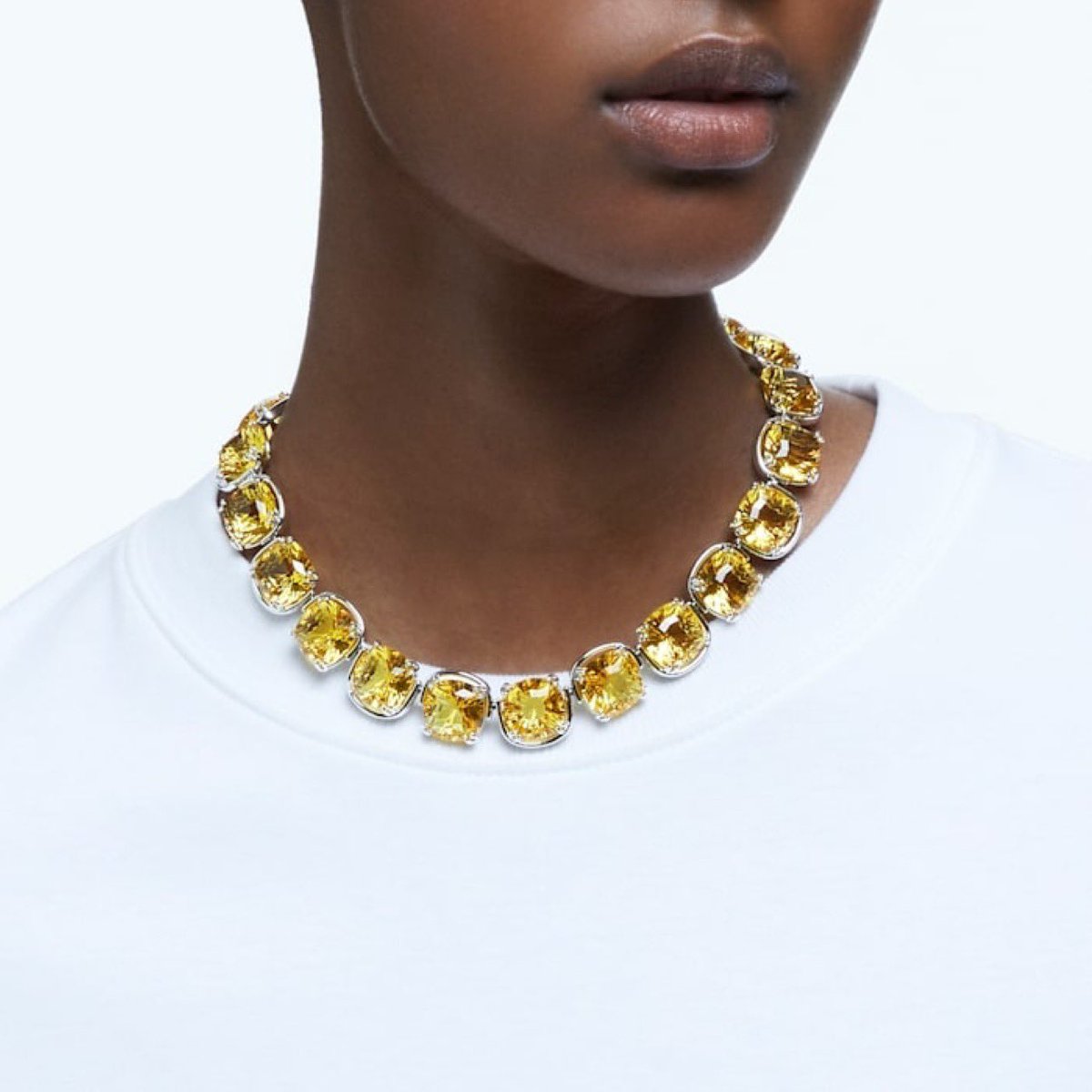ikejacitymall's tweet image. Designed to give the illusion of floating stones, this all-around choker will make an iconic addition to your jewelry collection.

#SWNigeria #SwarovskiChoker  #CollectionII #Harmonia #Harmoniachoker #Choker