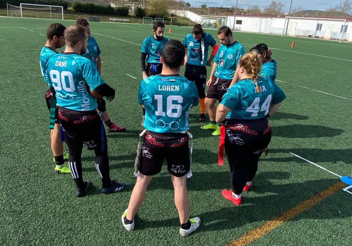 Vva_BlackStorks's tweet photo. 🏈 Terminamos nuestra temporada regular en la Liga de Flag Football Extremeña 2022.

#BlackStorks⚫️ 7-39 #Romanos⚔️
#BlackStorks⚫️ 7-47 #Vitors☑️

🧐 Nos focalizamos ya en los #Playoffs, a trabajar y mejorar para intentar dar la sorpresa 😉.

✍️ Resumen ⤵️
https://t.co/lNd3dGooDR https://t.co/NDDKupoeLU