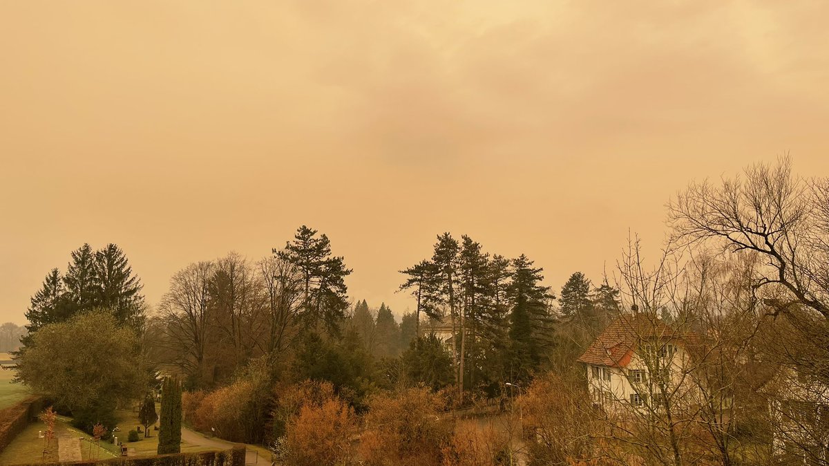 HjGeiger's tweet photo. Die #Sahara ist über uns! #Saharastaub über #Solothurn https://t.co/HS6AeyR4RK