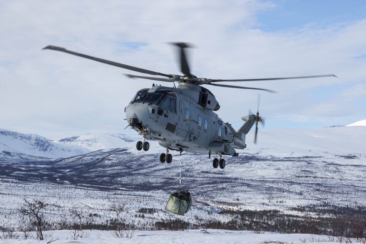 UKinNorway's tweet photo. Special delivery π―
Yesterday @845NAS and MAOT assisted our Norwegian partners in airlifting 30 bags of firewood up to the extremely remote 'Dividalshyttene' cabins in the #Arctic, as a 'thank you' for their hospitality during the 2022 #WinterDeployment. https://t.co/PnKMnXnbyS