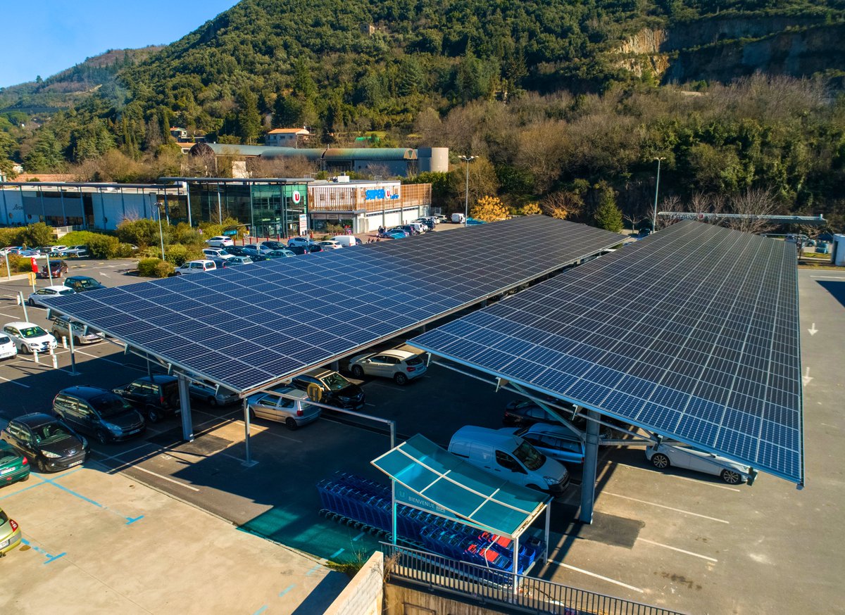 Apex_Energies's tweet photo. MANIFESTE – Les ombrières photovoltaïques ☀ 

Les ombrières photovoltaïques apparaissent comme la solution la plus vertueuse entre toutes, en matière de facilité de pose et d’acceptabilité. 

Pour découvrir les avantages de cette solution :
➡ https://t.co/9188erm7uk https://t.co/6kdZW7lFhn