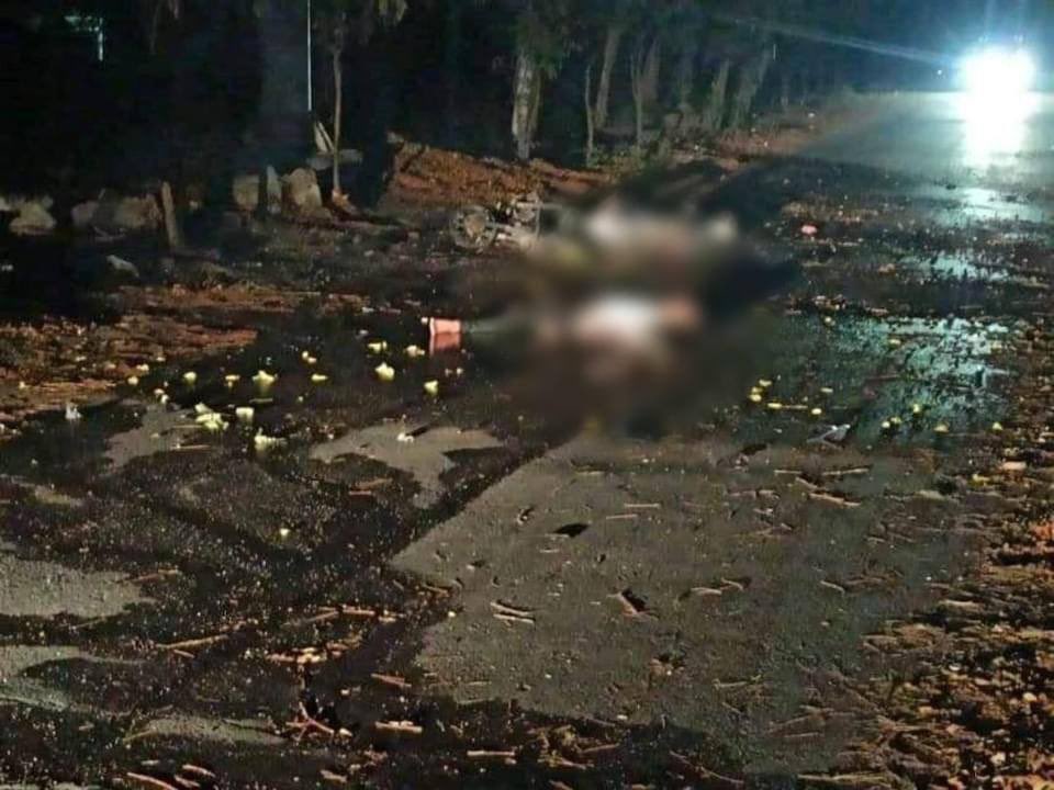 wolfy_ashy's tweet photo. 2 dead bodies were laying on the ground since last night till now. Junta doesn’t allow to retrieve the bodies &amp; bury them. The motorcycle was blasted &amp; burned &amp; they died on the spot. #WarCrimesOfJunta  #2022Mar15Coup #WhatsHappeningInMyanmar https://t.co/xSPu9HENKz