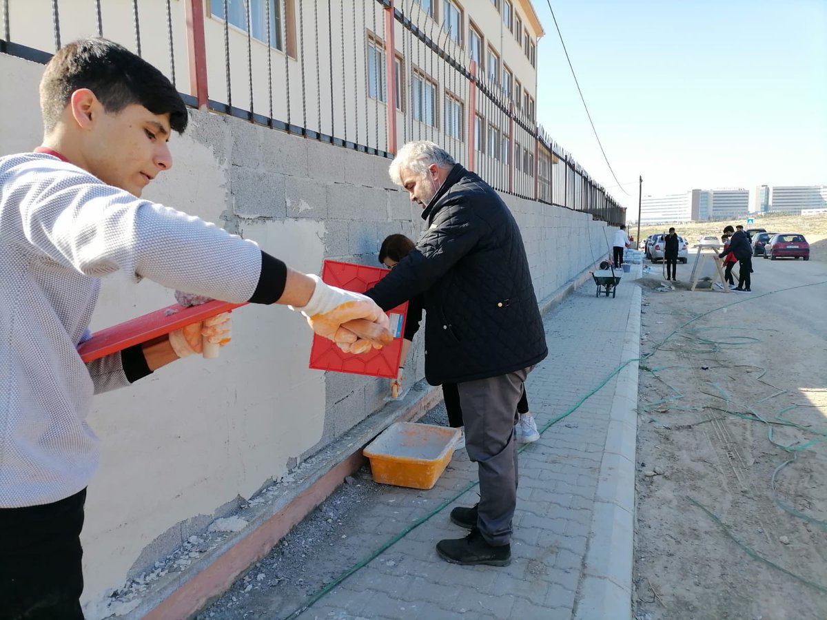 tmimarsinanmtal's tweet photo. İnşaat Tek. Alanı Öğretmen ve Öğrencilerimize çalışmalarından dolayı teşekkür ederiz. @tcmeb @nznsener @aliihsansu_ @AdemKoca46 @Nazmikendigele1 @BaykalBasdemir  @YilmazGUNDOGAN @MikailEREN33   #TorMis @mersinkargem https://t.co/g6tQoJua6w