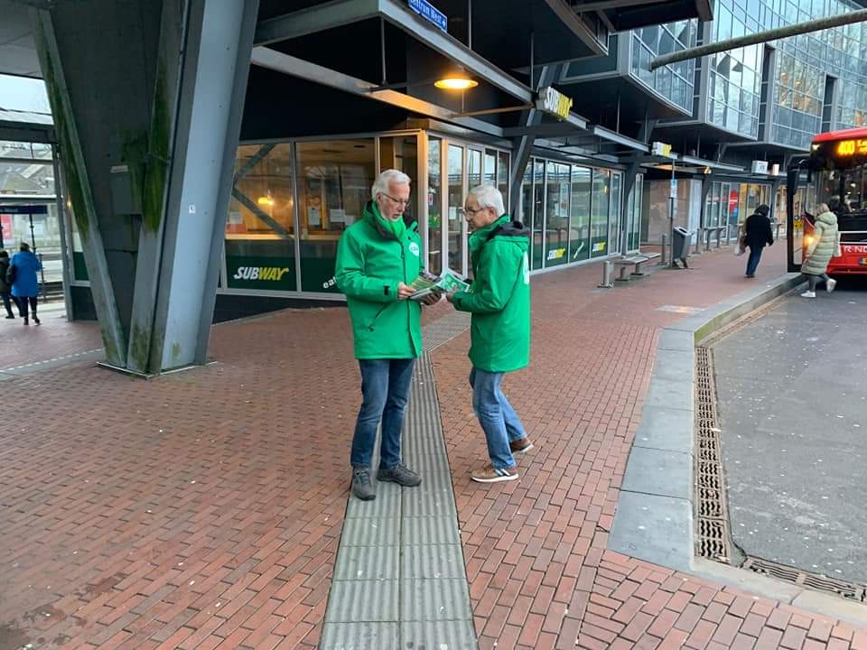 En ook vanmorgen vroeg waren we weer op pad om flyers uit te delen! Kan het CDA Zoetermeer op uw stem en steun rekenen? #zijaanzij #TeamIngeborg