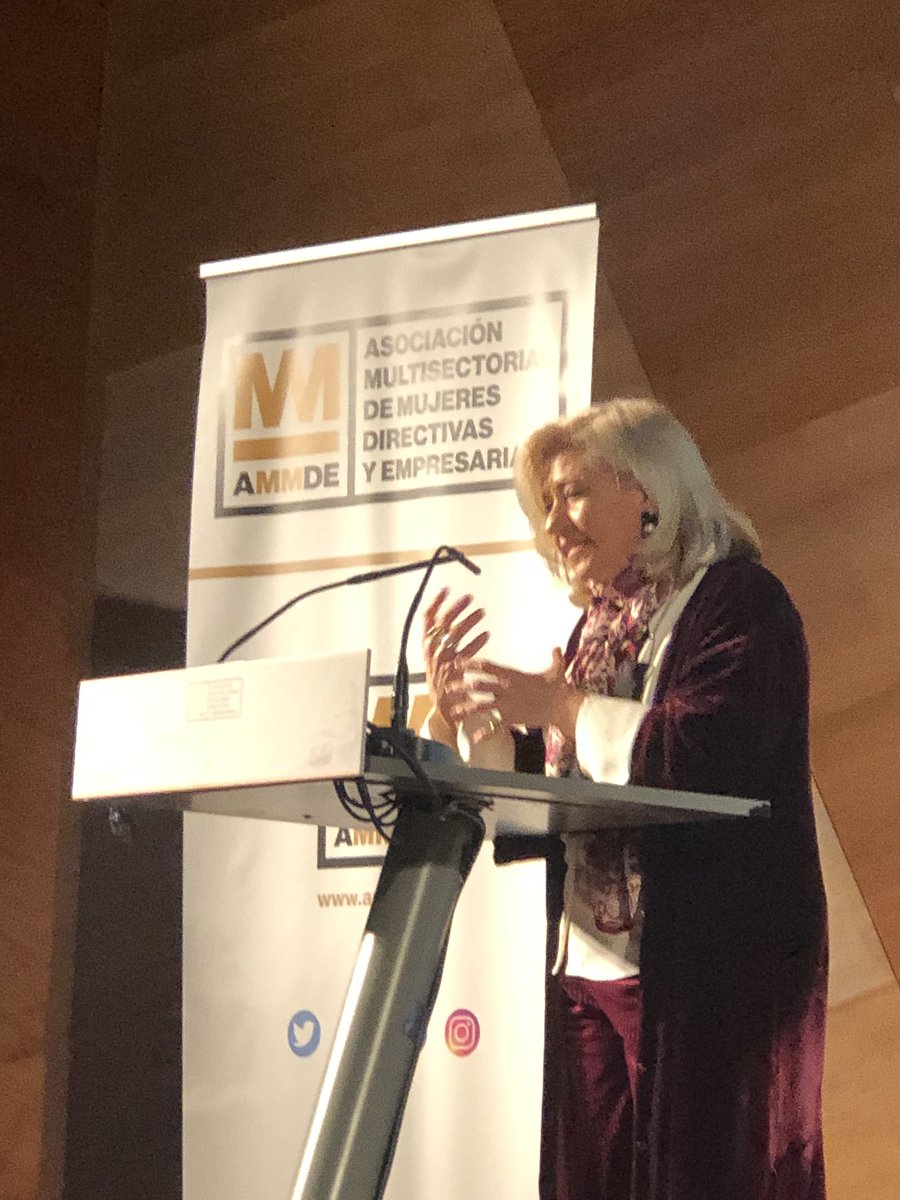 angela_demiguel's tweet photo. II Jornada Mujer y #Conpliance. @IreneNavarroAlv presidenta de @AMMDE_ queremos visibilizar el trabajo de la mujeres y directivas. Agradece el patrocinio de @alimentosVALL e invita a la Embajadora de EEUU a visitar #Valladolid. Esperando su visita!!! https://t.co/8054zWyH18