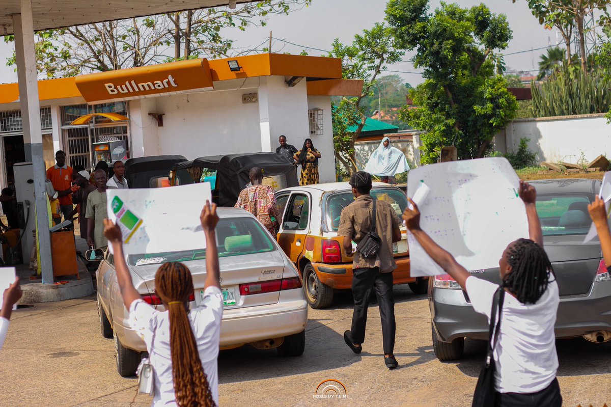 _AsiwajuLerry's tweet image. This is not a protest, this is myself and other youths taking it to the streets to ensure that there’s a PVC for everyone ahead of the 2023 elections.

It is the time to write our own future and we can only achieve this together.

Kindly RT to Share. 🙏🏿 1/6