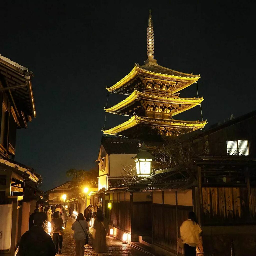 landfes_web's tweet photo. #東山花灯路 #東山��灯路2022 #法観寺 #八坂の塔 #京都 #kyoto #オリンパス #olympus #olympusomdem10 #omdem10 #omd #em10 #microfourthirds #2022 https://t.co/1d0e6bUnuI https://t.co/YroGDGvAIA