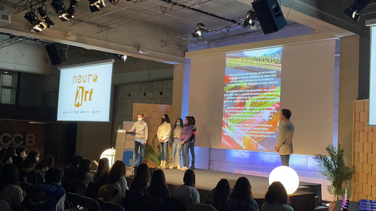 Seguidament presenta el grup de “Sinestèsia il·lustrada” de la mateixa <a href="/escola_stjosep/">Col·legi Sant Josep</a>

#neuroartub