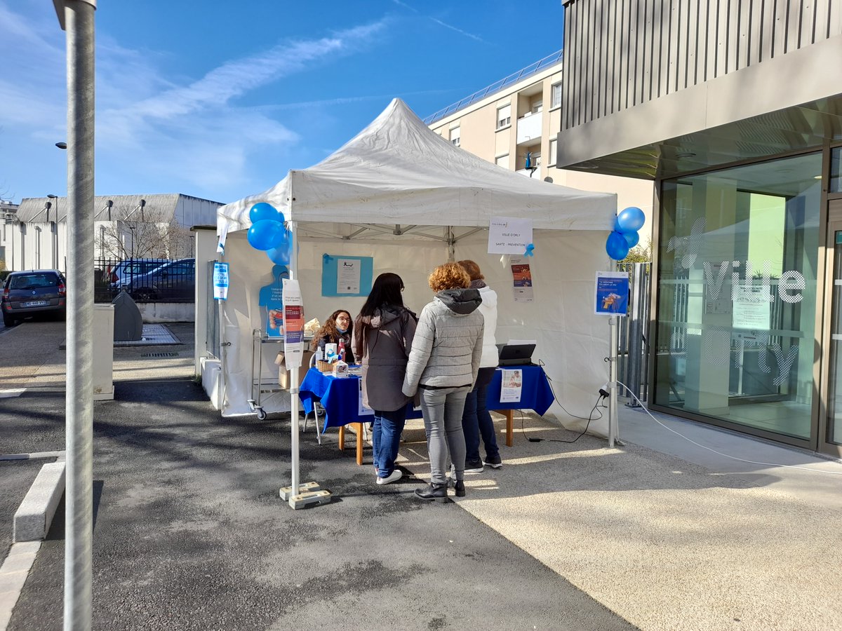 CRCDC_IDF's tweet photo. [#MarsBleu] 🔵 Le @CRCDC_IDF  était hier devant le centre municipal de santé Gisèle Halimi à #Orly pour informer la population sur l'importance du #dépistage du #cancer colorectal, aux côtés  de @laliguecancer
 #CRCDCIDF #CRCDCIDF94 #prévention #santépublique https://t.co/yudn7BO8Hp