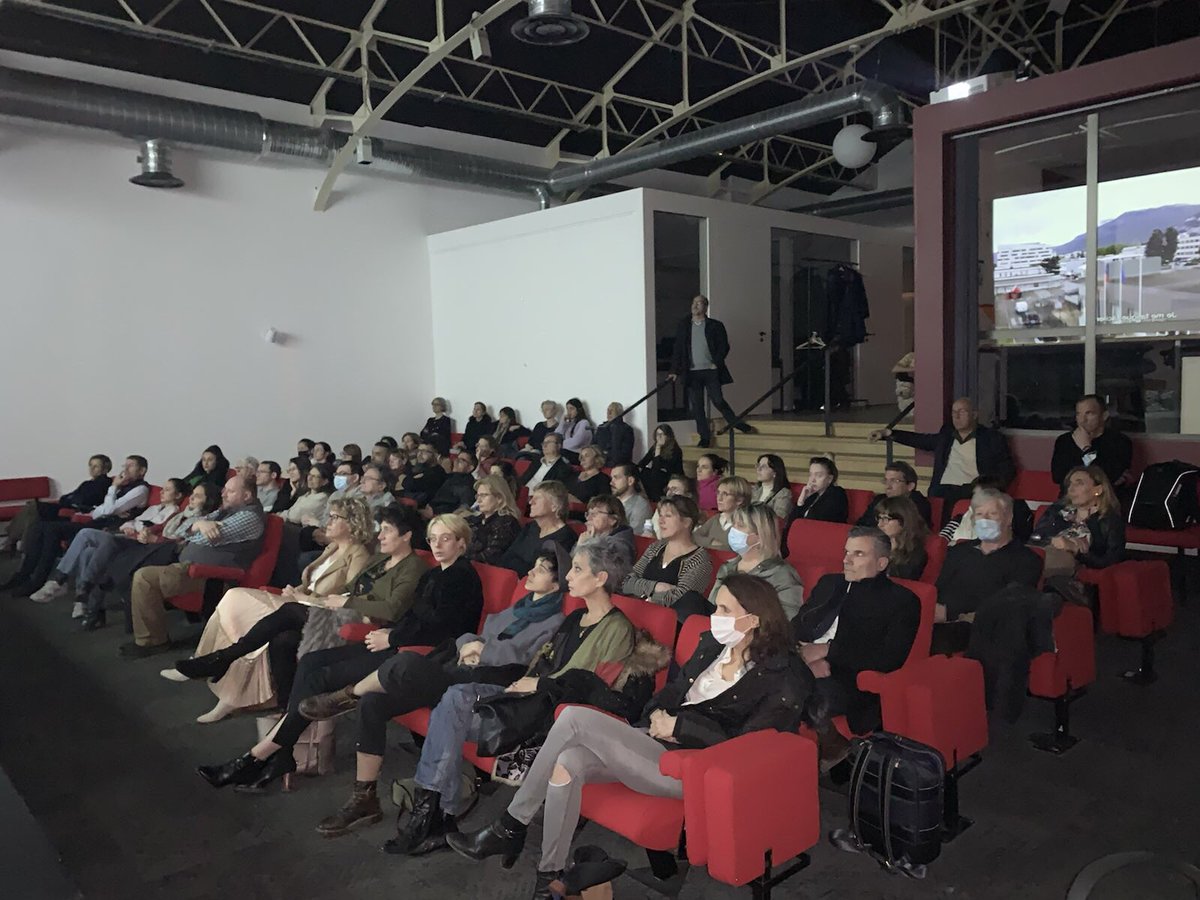 EmilieCChalas's tweet photo. Salle pleine lors de la diffusion du documentaire « l’Hymne à l’#inclusion » à #Grenoble ! Des témoignages poignants sur le parcours de vie de personnes autistes. Un grand bravo aux partenaires/entreprises qui se mobilisent pour leur pleine inclusion dans l’emploi. 👏
#Handigital https://t.co/LlqWM5N8y9