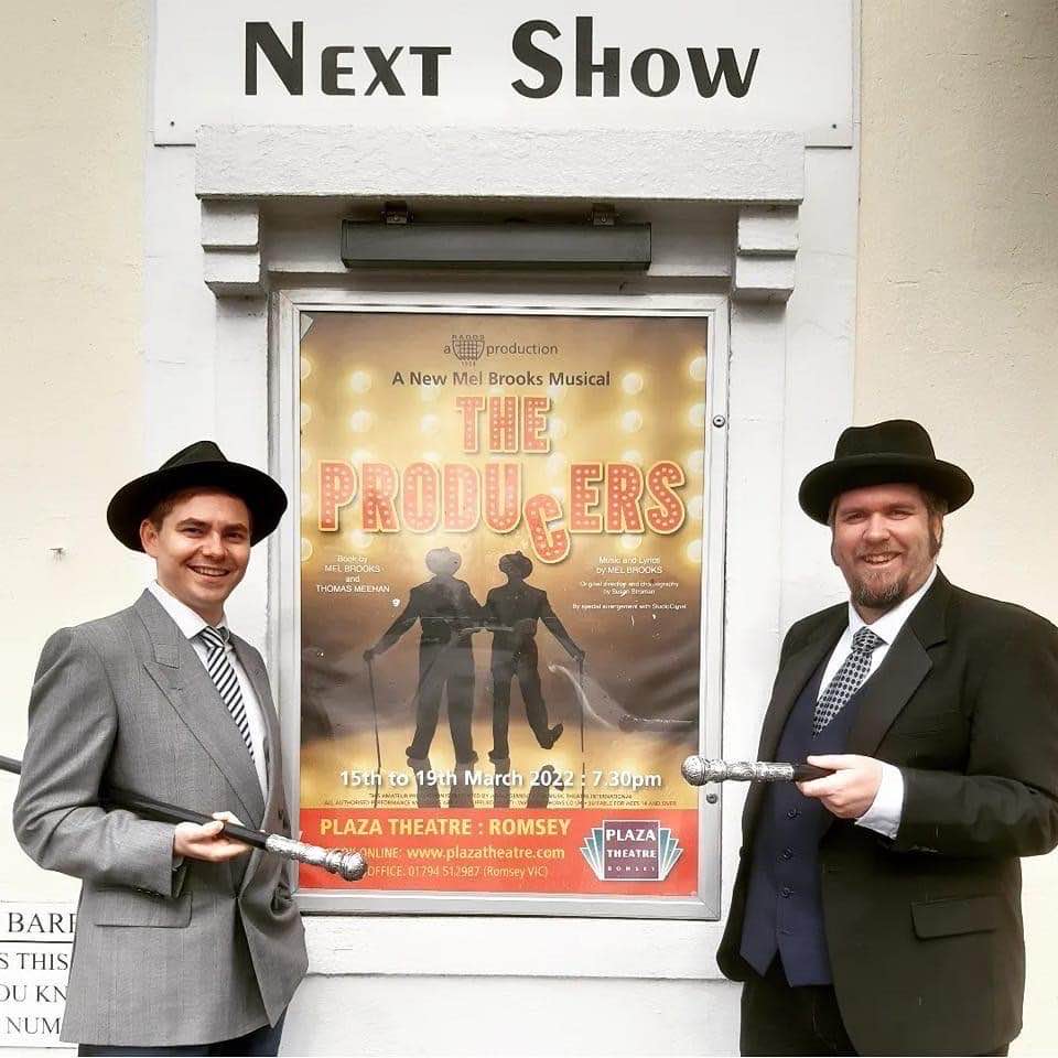 Had a wonderful time on <a href="/BBCRadioSolent/">BBC Radio Solent</a> again this morning as Alun Newman's Mystery Guest.  Great to talk about The Producers at @PlazaRomsey which opens tonight!
ticketsource.co.uk/whats-on/romse…