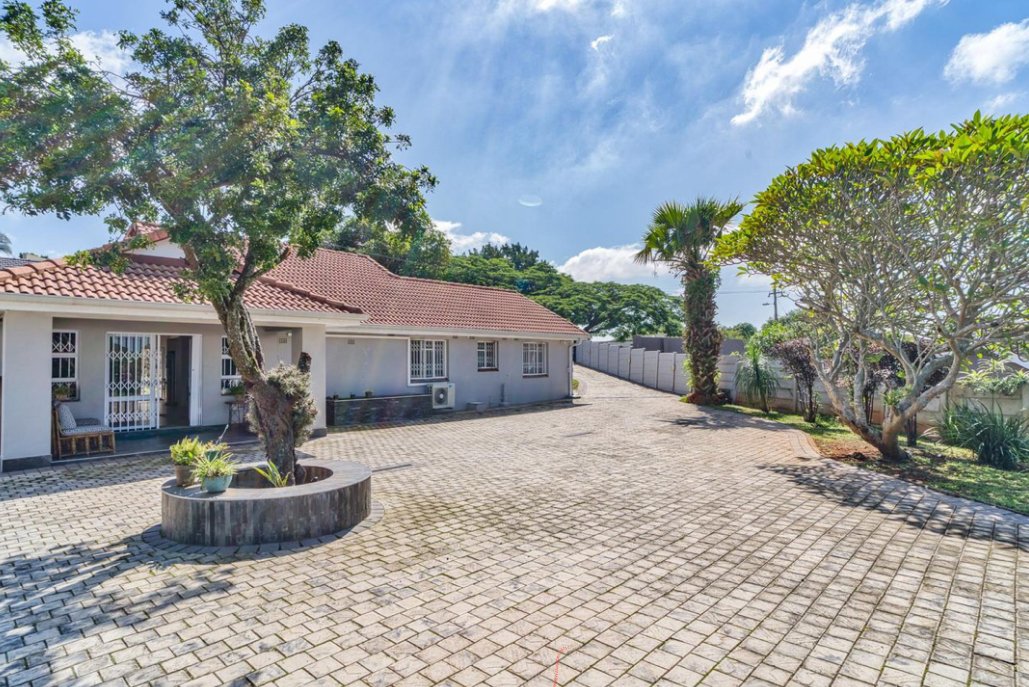 WakefieldsSA's tweet photo. #WAKEFIELDS CHAIRMAN’S CHOICE!
A 4 Bedroom House is For Sale in #Malvern!
Ultra modern, exquisite, impeccable, pristine are just some descriptions of this image enhancing home in sought after Central Malvern
https://t.co/j7SGV0CwBi
#WakefieldsWay #SAProperty #Durban #KZN #DBN https://t.co/GJumLSWmQm
