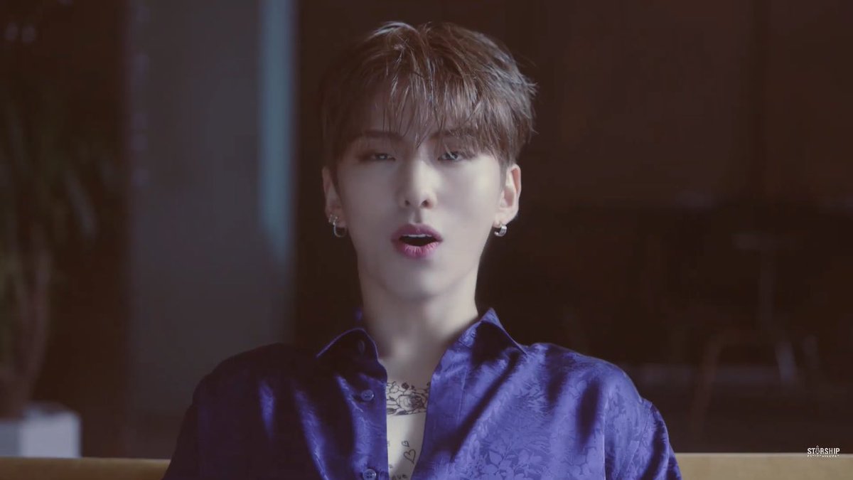 montubebes's tweet photo. @OfficialMonstaX @sambakjaa Tattoo!!!!!!!!!!!😱😱😱😱

#기현 #KIHYUN
#VOYAGER #MV
#몬스타엑스 
#MONSTA_X #MONSTAX https://t.co/B6Cz5vSRDJ