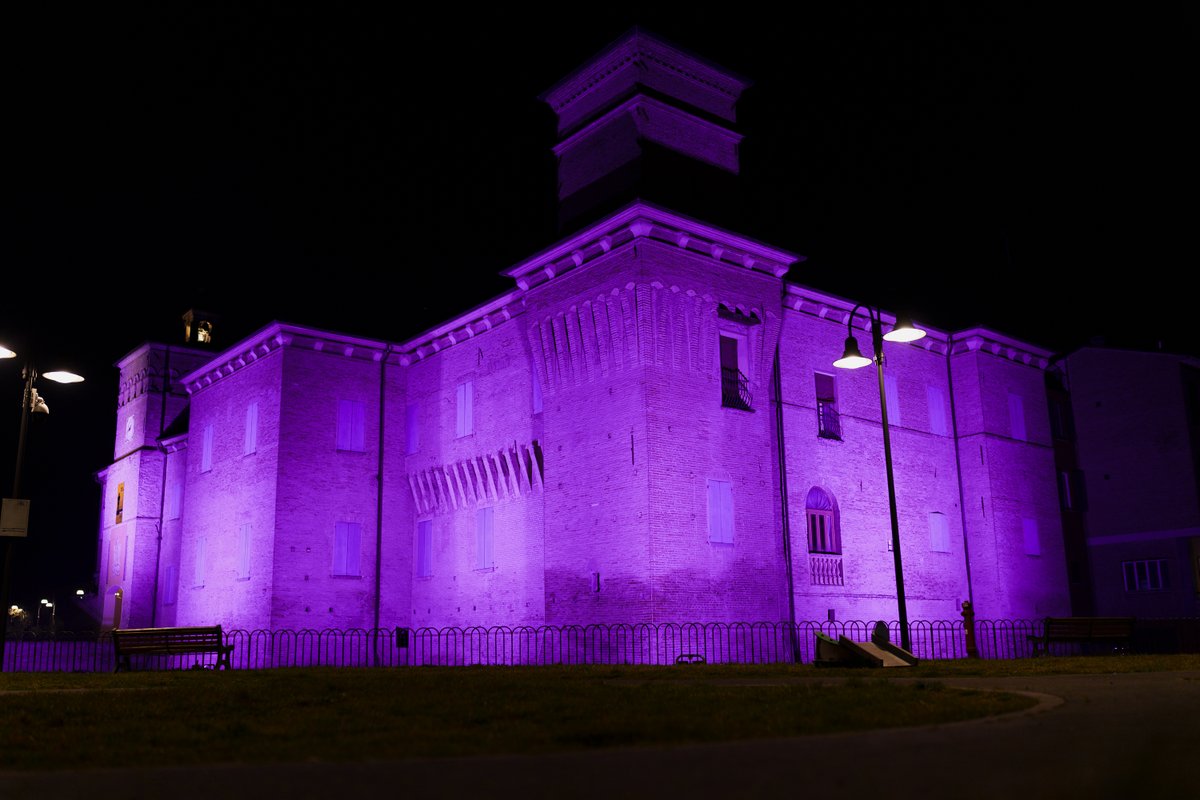 CSoliera's tweet photo. Il Castello Campori illuminato di lilla per la Giornata contro i Disturbi Alimentari #fiocchettolilla #soliera #coloriamocidililla #stopdca #castellocampori #15marzo https://t.co/kt0SsnXAaV