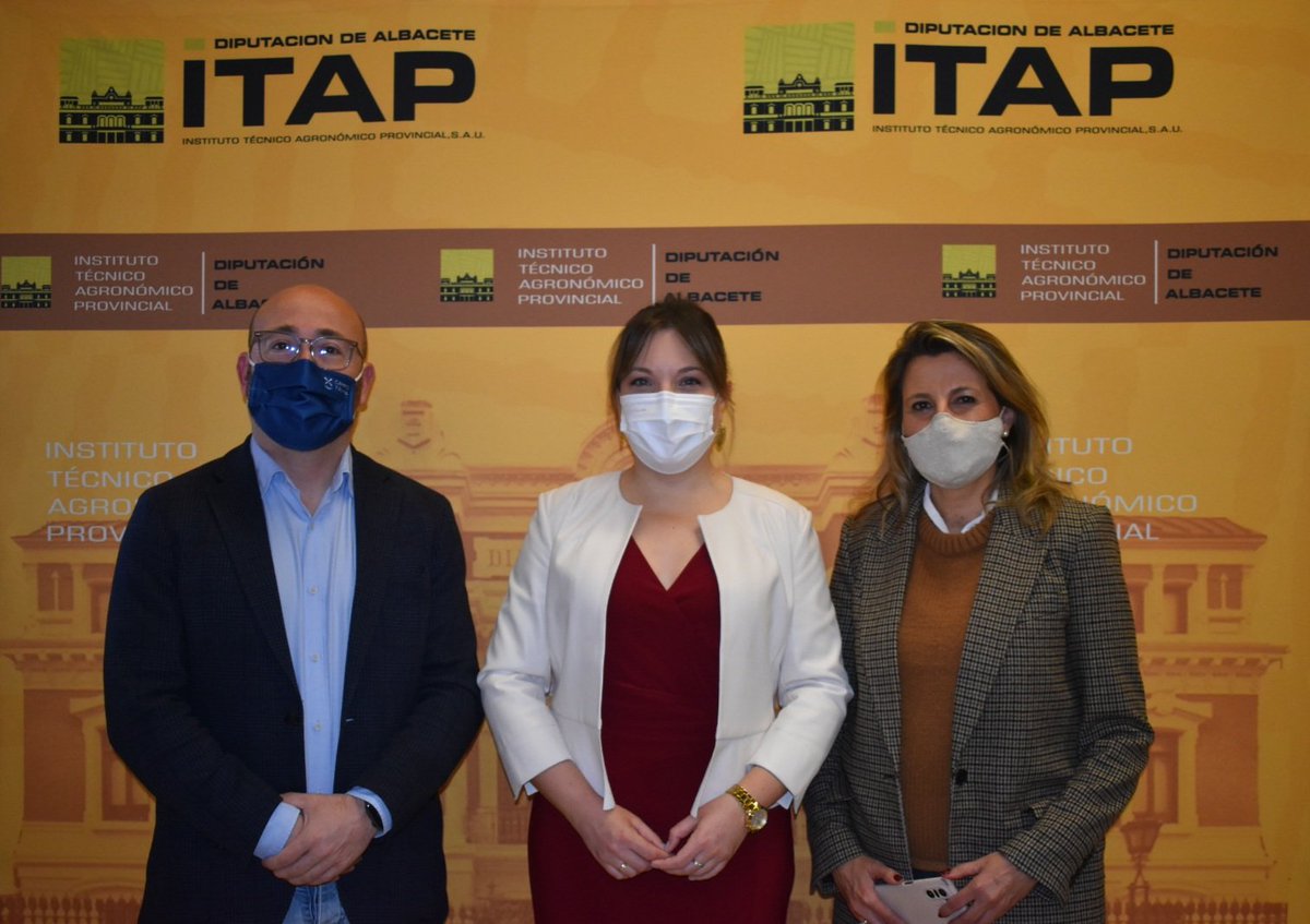 dipualba's tweet photo. 📢Nuestra vpdta., @ampartorres, destaca el trabajo del @itapdipualba para mejorar la producción de #Azafrán en la provincia, “la principal productora de España”, 👉🏻en la presentación de la jornada técnica que @DOPAzafran y  @AgriculturaClm están realizando hoy en la #Dipualba 🔝. https://t.co/ZvKYCpl0Y2
