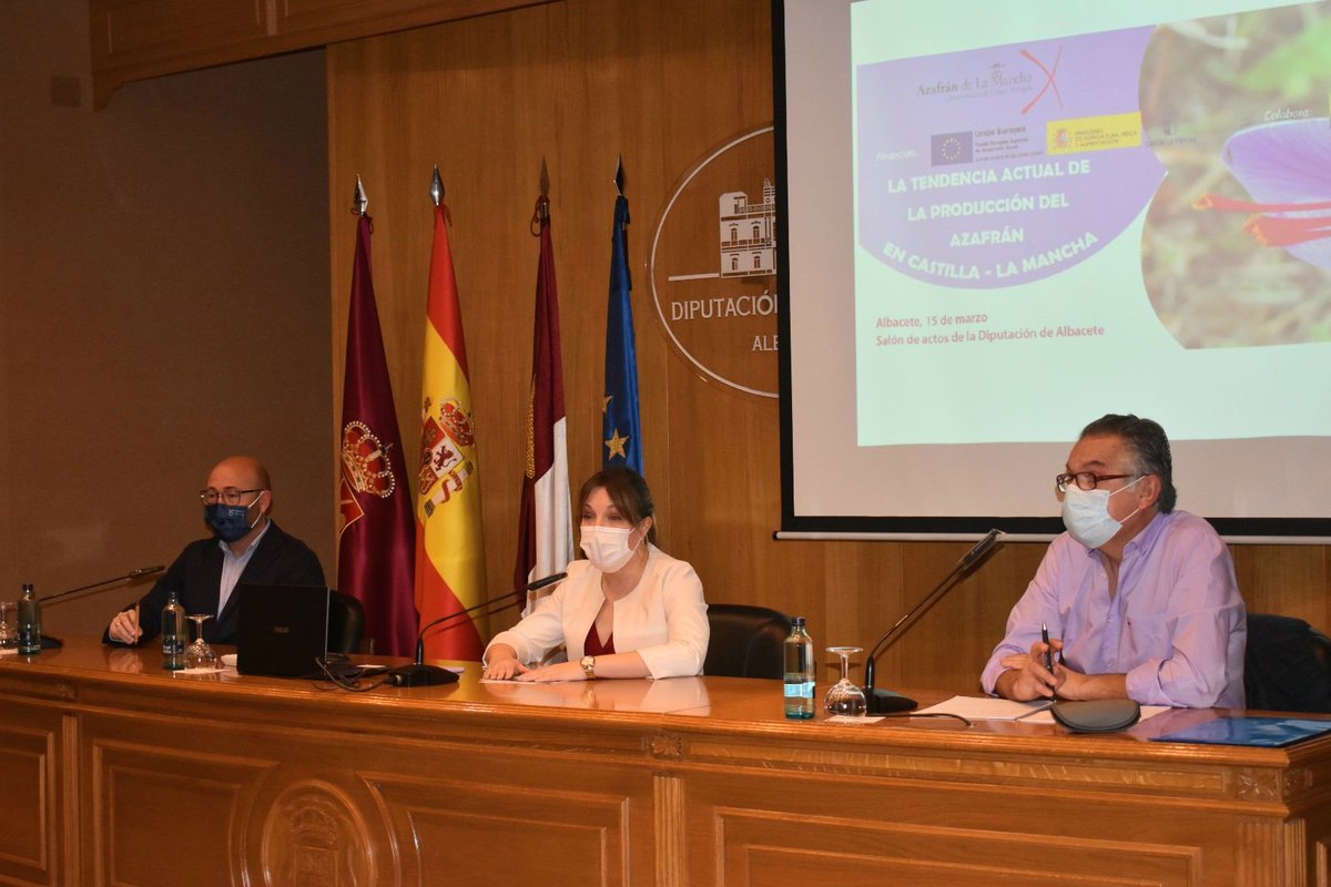 dipualba's tweet photo. 📢Nuestra vpdta., @ampartorres, destaca el trabajo del @itapdipualba para mejorar la producción de #Azafrán en la provincia, “la principal productora de España”, 👉🏻en la presentación de la jornada técnica que @DOPAzafran y  @AgriculturaClm están realizando hoy en la #Dipualba 🔝. https://t.co/ZvKYCpl0Y2