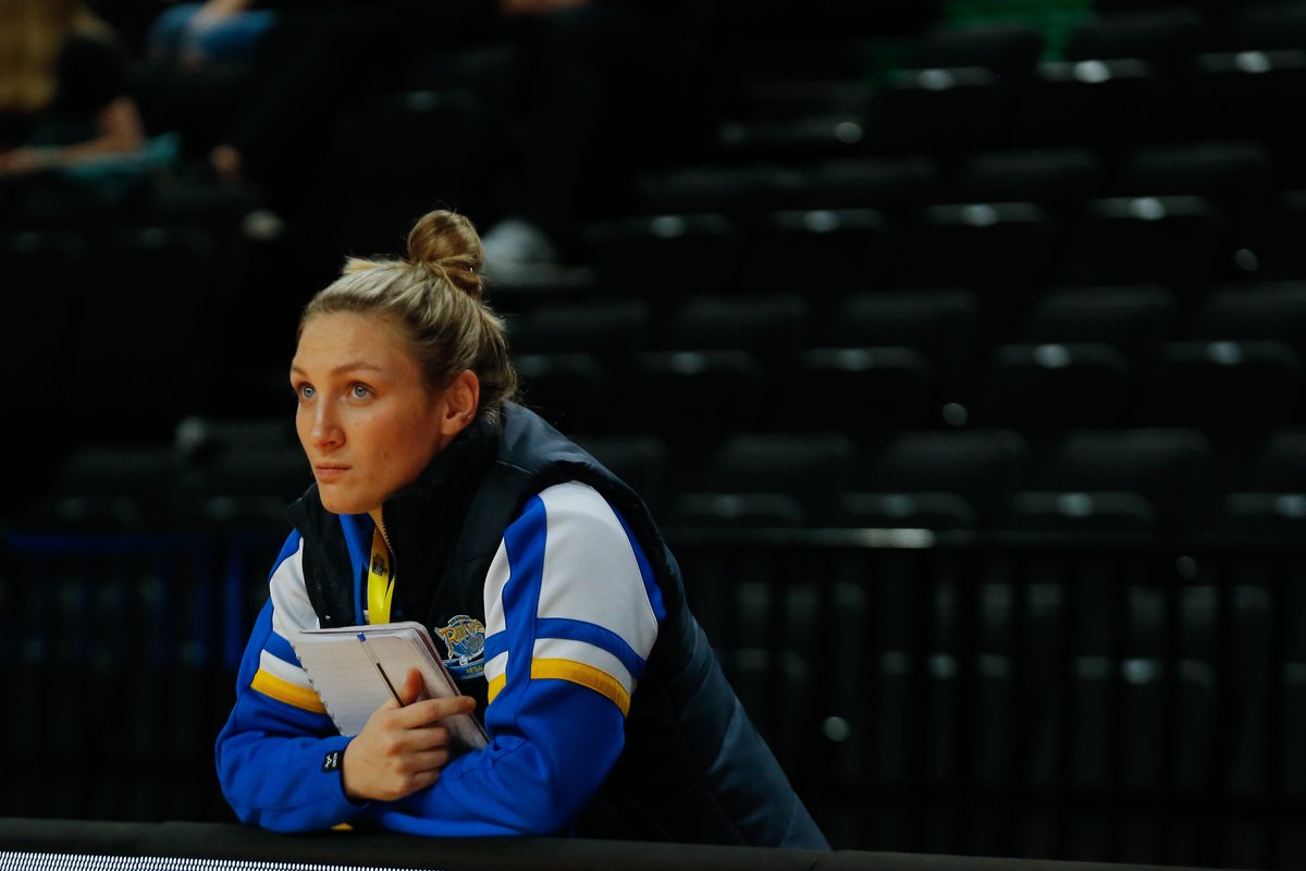 RhinosNetballSL's tweet photo. Great to see our U21s playing on the big stage at the 
@AOArena last Saturday against @PathwayThunder
 
#TeamRhinos | #RhinosNetball
📸 @Touchlinepics https://t.co/bX21ESv2A2
