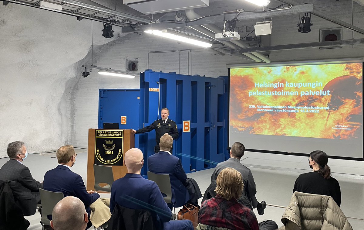 Ukrainan sodan johdosta väestönsuojelu kiinnostaa enemmän kuin aikoihin. Äärimmäisen ajankohtainen vierailu siis tämäkin. Kiitos <a href="/stadinbrankkari/">Helsingin kaupungin pelastuslaitos</a> #239mpk #maanpuolustuskurssit