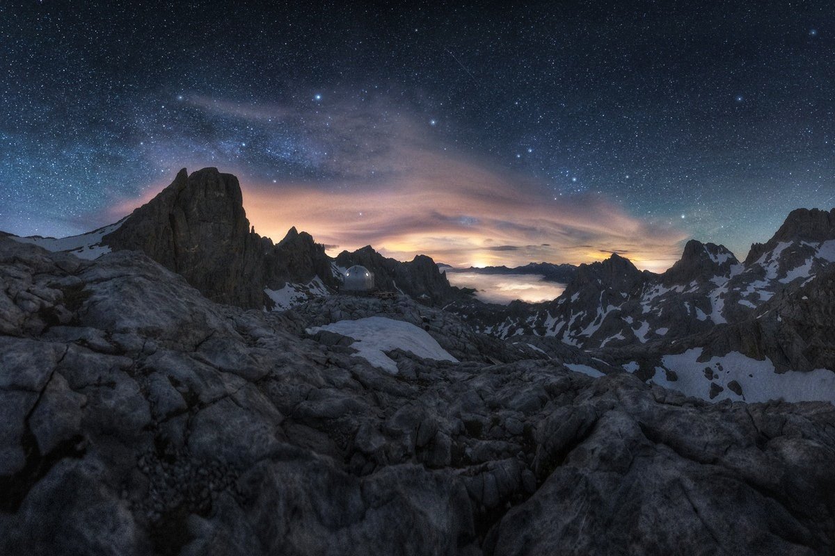🔸La magia de los Picos en invierno es inigualable!!🔝🏔️💫
⠀
¿Qué te pareceria pasar la noche aquí el 26 de marzo y poder sacar el máximo partido de los atardeceres, amaneceres y la fotografía nocturna con el maestro @carlosgonzalezds ?🤔
⠀
📷 <a href="/Carlosgonzaezds/">carlosgonzalezds.eth</a>
⠀
#PicosdeEuropa