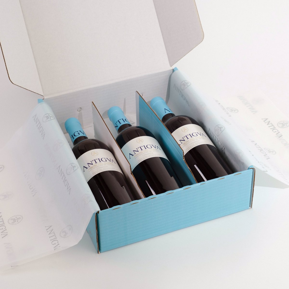 ANTIGVA's tweet photo. Respeto, admiración, amor… ANTIGVA Crianza es un vino tinto que cuenta mucho más que palabras. El vino que tu padre espera. 

Aprovecha ahora y regálaselo con un -15 % y envío incluido. 
Promoción válida hasta el 19 de marzo.

https://t.co/V0IeYtjvvV https://t.co/DOrpVvfMMC