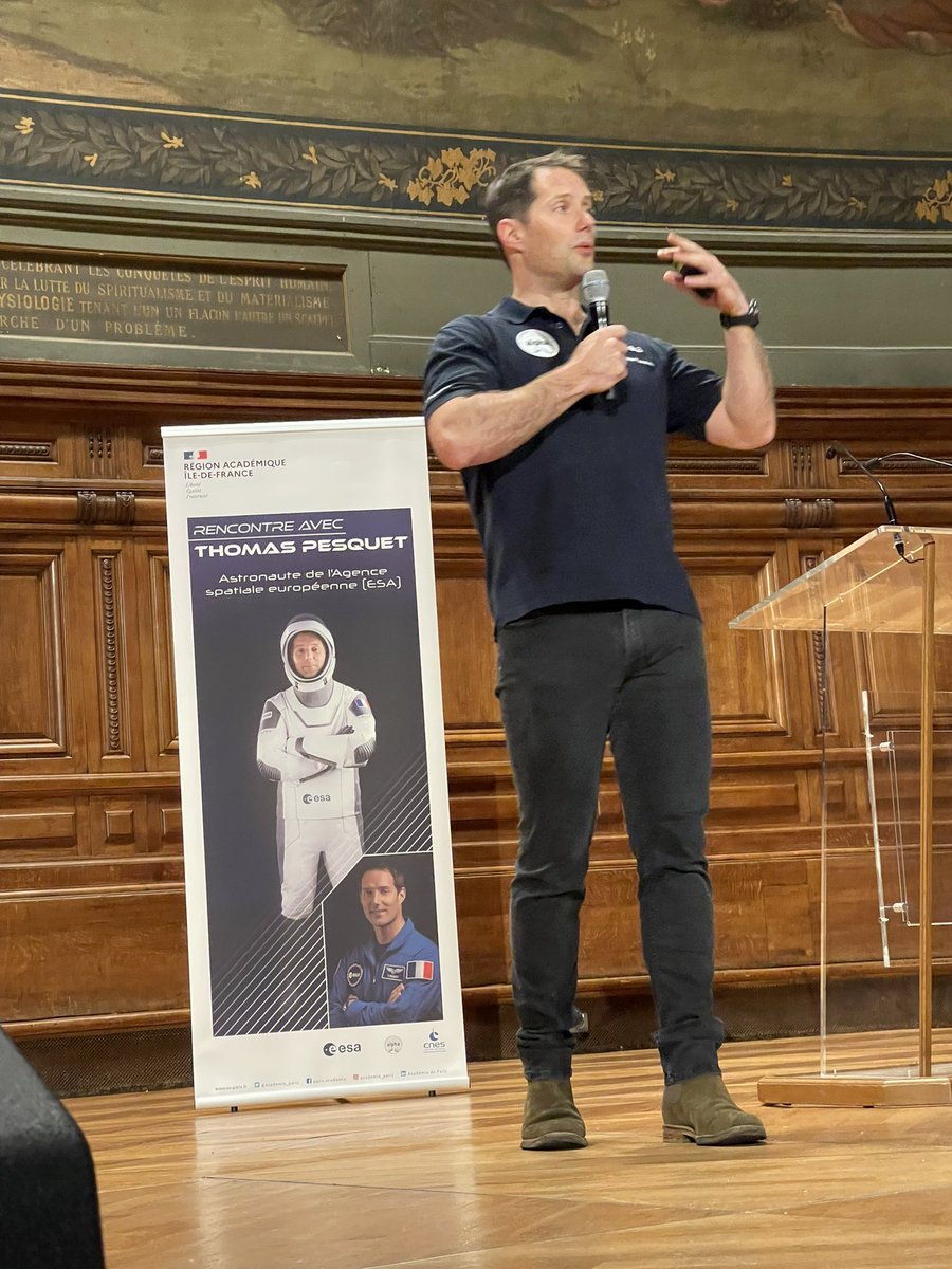 Avec <a href="/Thom_astro/">Thomas Pesquet</a>, le recteur de Paris <a href="/CKerrero/">Christophe Kerrero</a>, et la rectrice de Versailles <a href="/CharlineAvenel/">Charline Avenel</a> et des centaines d’élèves à la Sorbonne pour partager les expériences de thomas à bord de l’ISS. La science, la technologie, la pédagogie et le progrès au menu de cette matinée