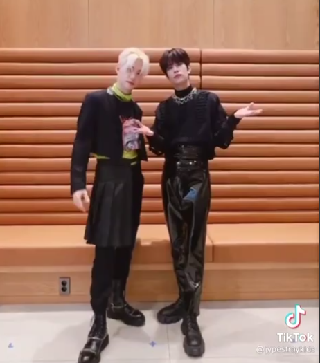 딸기 케이크 🌟Hyunjin Cartier Panther🌟 tweet media