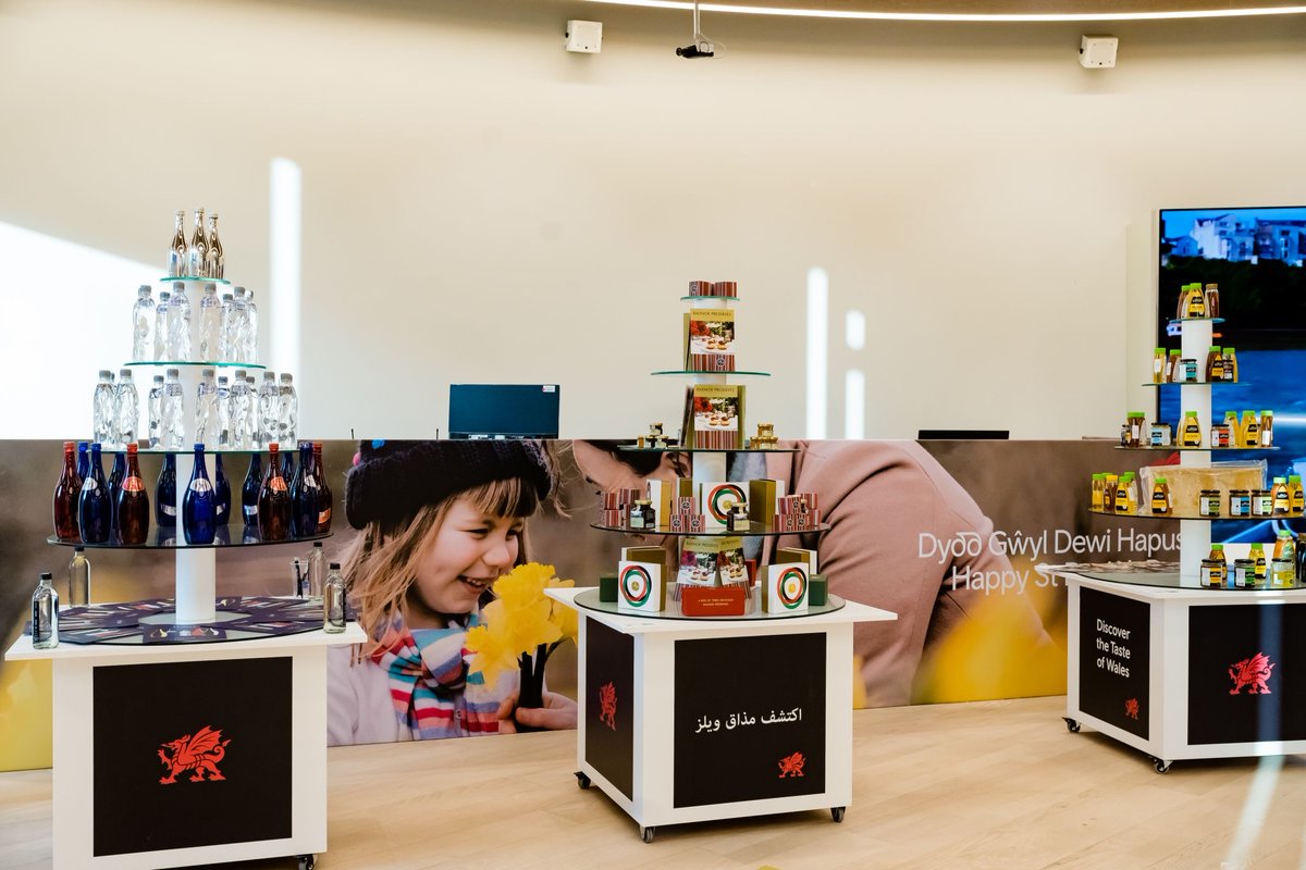 walesinmena's tweet photo. Kickstarting our #WelshTakeover we held a Welsh food & drink showcase @UKPavilion2020 where visitors to expo could sample the #TastesofWales ๐ด๓ ง๓ ข๓ ท๓ ฌ๓ ณ๓ ฟ
Visitors were welcomed by our chef stilt walkers to enjoy the delicious tastes of some of Walesโ finest products ๐
#WalesatExpo https://t.co/Hjmqdux5fQ