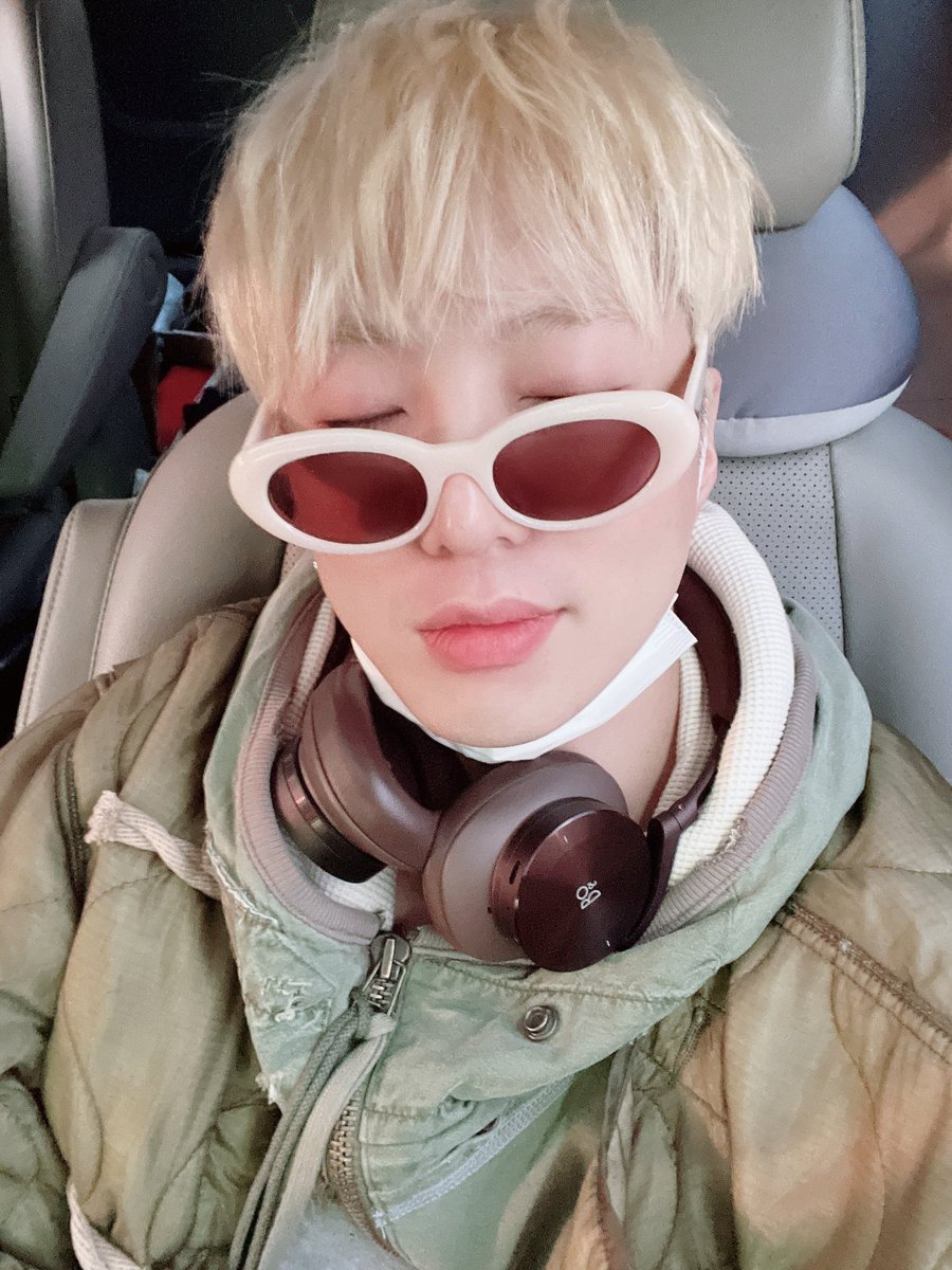 피곤해도 행복합니댜 하핳😎 여러분도 행복하게🎶 #BORNTOLOVEYOU