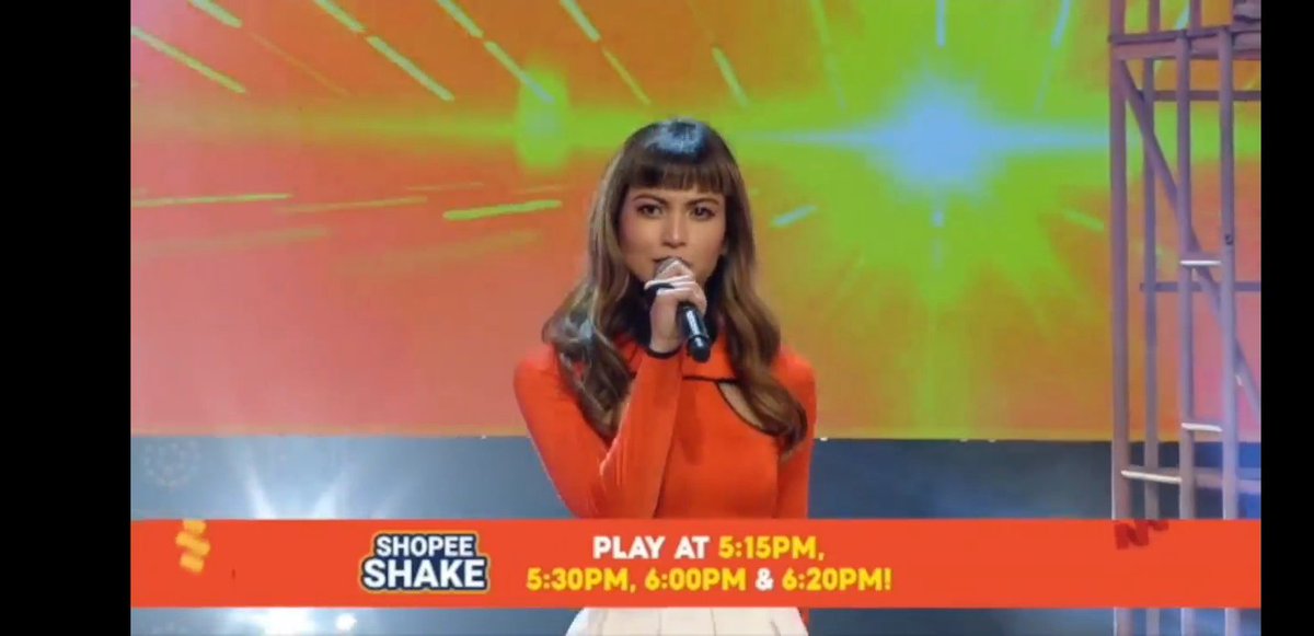 alagang_gdc's tweet photo. Here's Glaiza de Castro rocking your world. 👩🏼‍🎤

Watch the LIVE on GMA Network &amp; Shopee FB Live 🧡
#ShopeePH315TVSpecial | @glaizaredux https://t.co/RC9IplkgwP