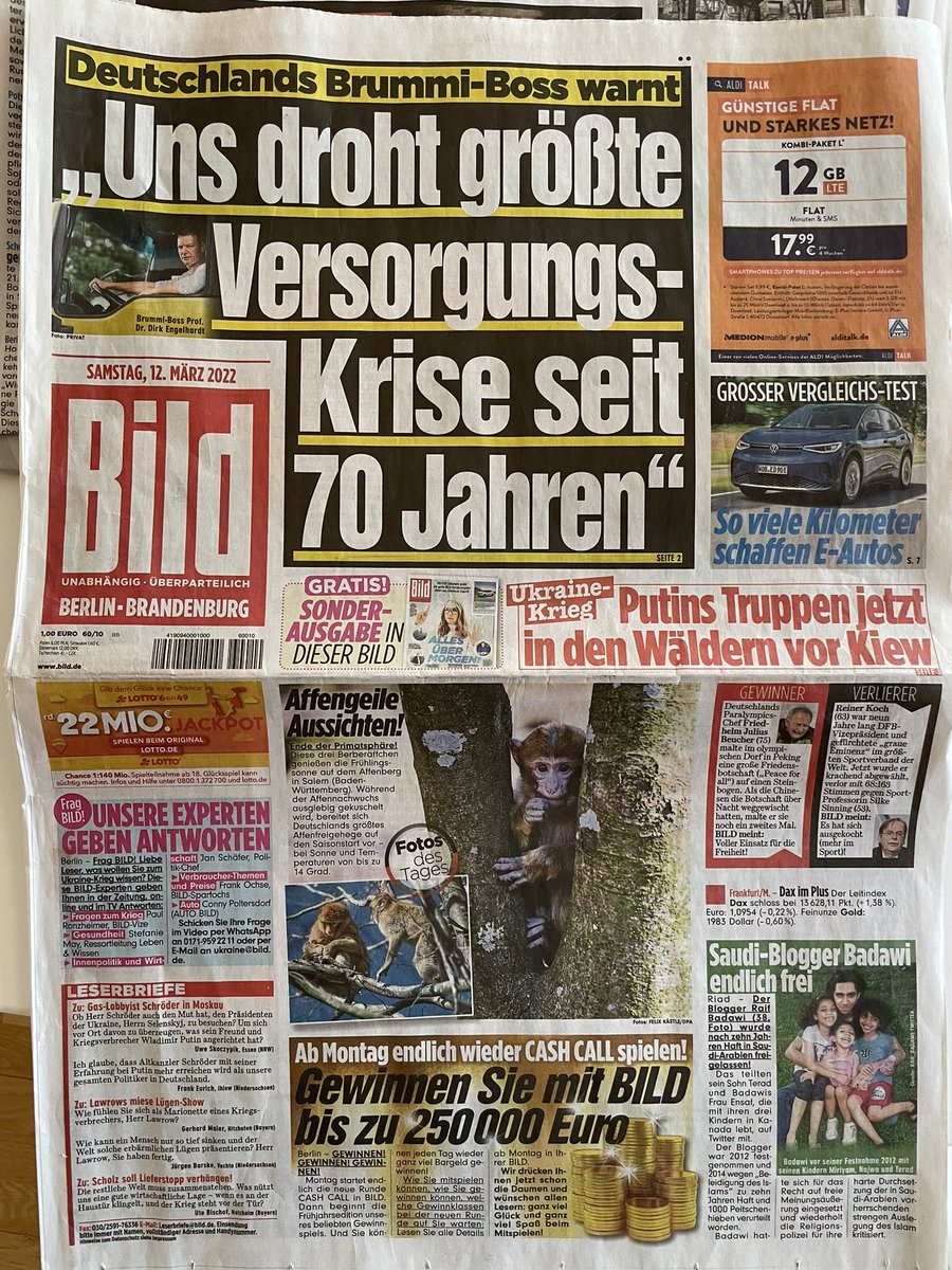 frank_huster's tweet photo. In den Regalen fehlen tatsächlich schon wieder Mehl, Rapsöl und Rasierklingen. Aber nicht, weil die #Logistik nicht funktioniert, sondern weil viele Menschen @BILD lesen! https://t.co/X5xiOStX3i