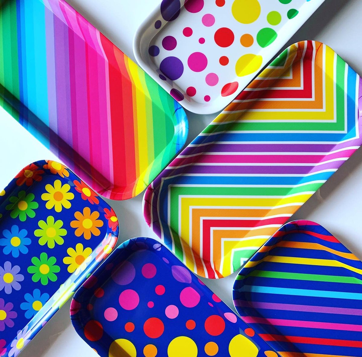 ColourTheirDay's tweet photo. TWO bits of TRAY news for you today:
🌈I’ve just ordered 6 new snack tray samples &amp; 7 new larger tray (29cm square) samples
🌈PLUS I’ll have some seconds trays (current designs) available next month at the #SUPERSECONDSFESTIVAL!
❤️🧡💛💚💙💜💖
#colourtheirday #tuesdayvibe https://t.co/qHHJoqJu2F
