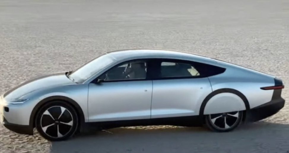 MyplanetF's tweet photo. Primer COCHE SOLAR. Lightyear presenta un coche que cargará solo una vez al mes! Y los fabricará la empresa Valmet Automotive, quien produce ya vehículos para Mercedes y Porsche.
Cómo funciona:con paneles solares que prácticamente cubren todo el coche. #solarcar #cars #cleancar https://t.co/k5c6REygAM