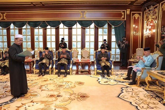 Bismillahirrahmanirrahim

Assalamualaikum Warahmatullahi Wabarakatuh.

Salam Sejahtera dan Salam Bangsa Johor.
 
Segala puji bagi Allah SWT, tuhan sekalian alam yang menentukan segala-galanya.