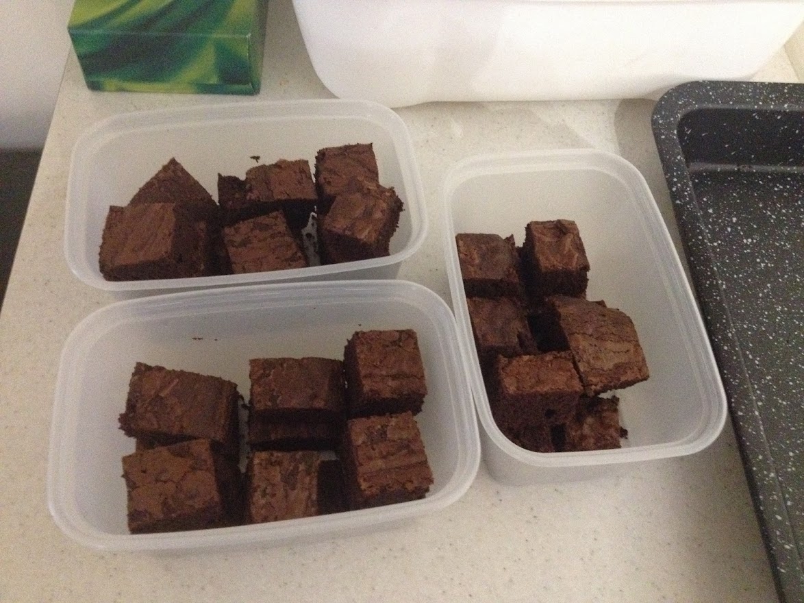 FuzzyWooly's tweet photo. baking gang rise up (banana bread, brownies, banana oatmeal muffins, carrot cake). been making a baking project every month! I'm a new baker so I'm stoked they turned out well! https://t.co/s8PnQeoa5Q