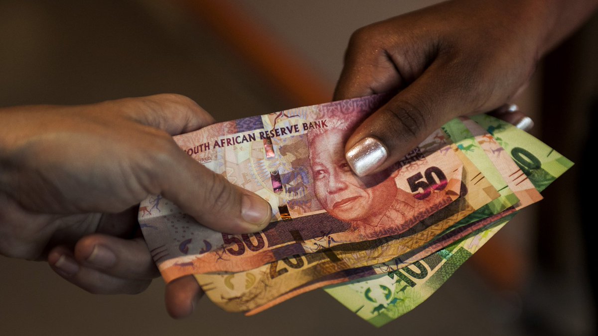 CapricornFM's tweet photo. #CapricornAdventure | Gents, how soon after dating do you give girlfriend allowance, and ladies, how soon do you start expecting it? 

Send @Itubanda a voice-note on WhatsApp/Telegram via 079 899 6226. https://t.co/VN7kMHuaCE