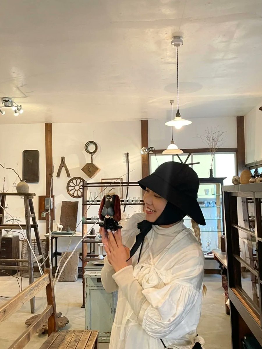 GINZA_magazine's tweet photo. 【脇嶋のに花ちゃんの日常をSNAP📸】一年半前から気になっていたアンティークショップ「Looptown」へ。商品は上品なアンティークという印象でところどころに”和”のテイストを感じさせられます。
https://t.co/kEhZcIet9Y https://t.co/WIm64tZWMC