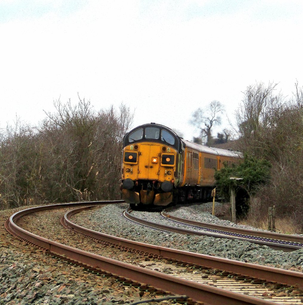 Bennybizzle1's tweet photo. #ThisDayLastYear was a good day for #classictraction @ColasRailUK class 37s, @GBRailfreight class 73s and @EastMidRailway Hsts.
#HSTonMML #tractor @TheGrowlerGroup https://t.co/CiigOTSrKV
