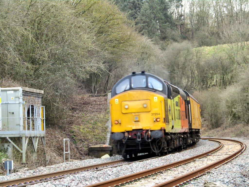 Bennybizzle1's tweet photo. #ThisDayLastYear was a good day for #classictraction @ColasRailUK class 37s, @GBRailfreight class 73s and @EastMidRailway Hsts.
#HSTonMML #tractor @TheGrowlerGroup https://t.co/CiigOTSrKV